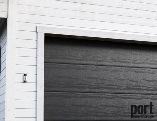 Garageport svart Slät panel Woddgrain närbild